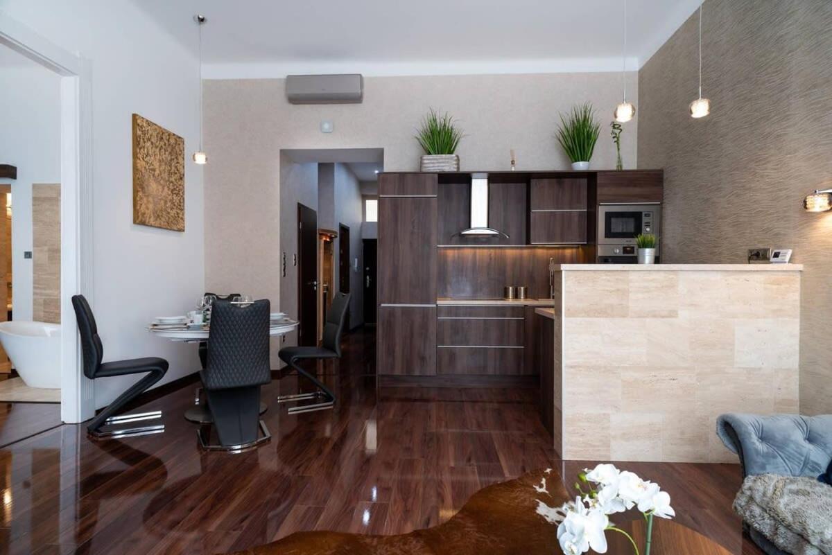 Central Luxy Design Apartment Budapest Kültér fotó